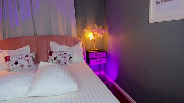 AmedeeaBanks online show from August 2026 07:16:02 PM
