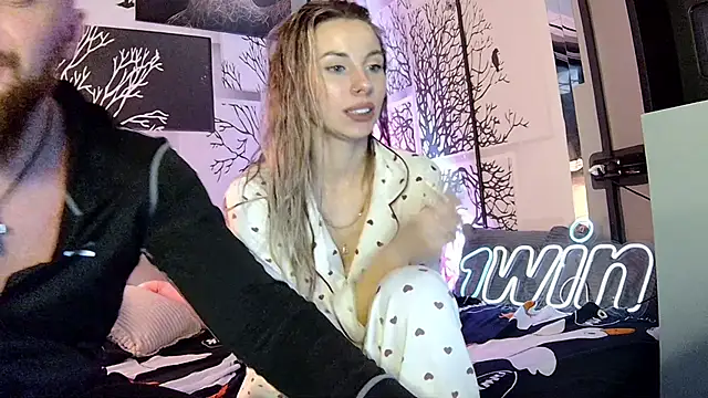 niki7377 online show from December 2024 10:43:01 AM
