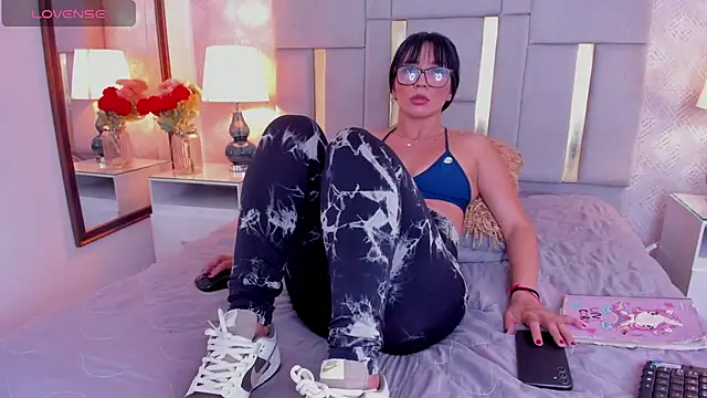 Snapshot of Camilaa_Sanchez_ chatting on January 2025 12:18:01 PM Camilaa Sanchez online show from January 2025 12:18:01 PM