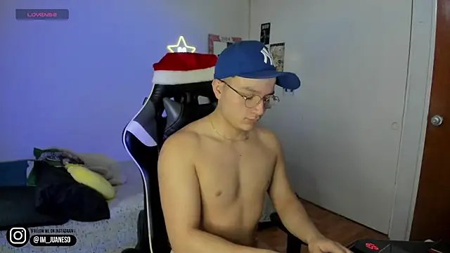 Snapshot of AustinSummerr chatting on December 2024 02:06:01 PM AustinSummerr online show from December 2024 02:06:01 PM