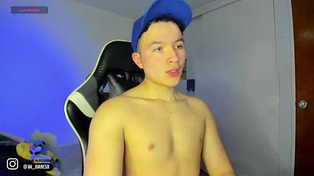 Snapshot of AustinSummerr chatting on January 2025 01:20:02 PM AustinSummerr online show from January 2025 01:20:02 PM