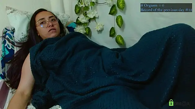 Snapshot of Hot_Candy_ chatting on February 2026 11:24:02 PM Hot Candy online show from February 2026 11:24:02 PM