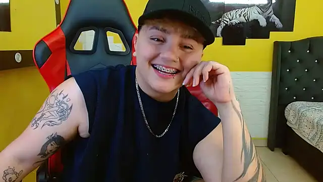 Snapshot of isabeautyx19 chatting on September 2025 03:54:01 AM isabeautyx19 online show from September 2025 03:54:01 AM