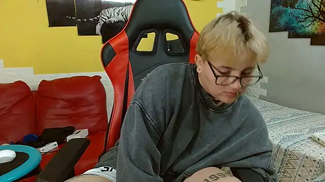 Snapshot of isabeautyx19 chatting on October 2025 01:14:01 AM isabeautyx19 online show from October 2025 01:14:01 AM