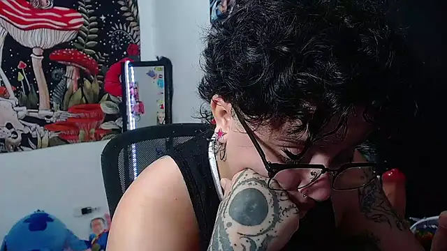 Snapshot of isabeautyx19 chatting on June 2026 02:33:01 AM isabeautyx19 online show from June 2026 02:33:01 AM