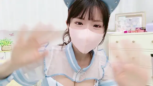 -minami- online show from October 2025 12:16:02 PM