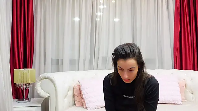 Snapshot of NinaCrystal1 chatting on February 2025 06:10:02 AM NinaCrystal1 online show from February 2025 06:10:02 AM