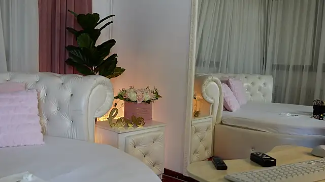 NinaCrystal1 online show from June 2026 07:40:02 AM