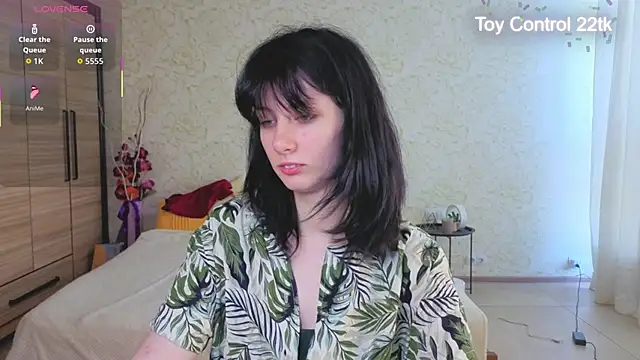 JulisSweet online show from June 2026 07:17:01 AM