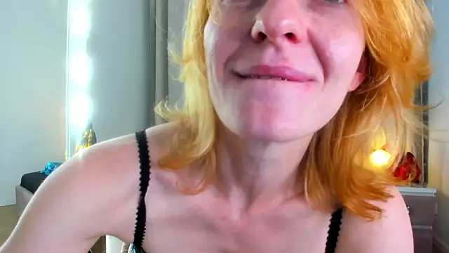 Snapshot of SquirtyAlisa chatting on September 2025 10:32:01 PM SquirtyAlisa online show from September 2025 10:32:01 PM