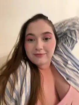 Snapshot of Kamilla_Loop chatting on October 2025 09:23:01 PM Kamilla Loop online show from October 2025 09:23:01 PM