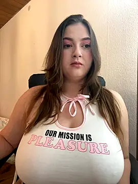 Snapshot of Kamilla_Loop chatting on October 2025 09:06:01 PM Kamilla Loop online show from October 2025 09:06:01 PM