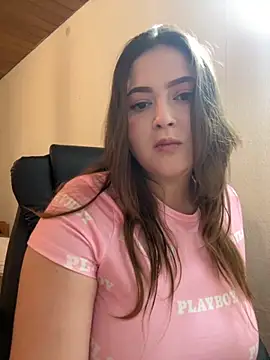 Snapshot of Kamilla_Loop chatting on October 2025 09:38:01 PM Kamilla Loop online show from October 2025 09:38:01 PM