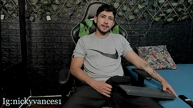 Snapshot of nicky_vances chatting on October 2025 06:40:02 PM nicky vances online show from October 2025 06:40:02 PM