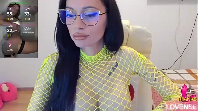 kissnicol32 online show from May 2026 04:12:02 PM