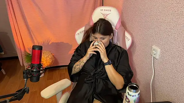 Katrin  kiss online show from December 2025 05:51:02 PM