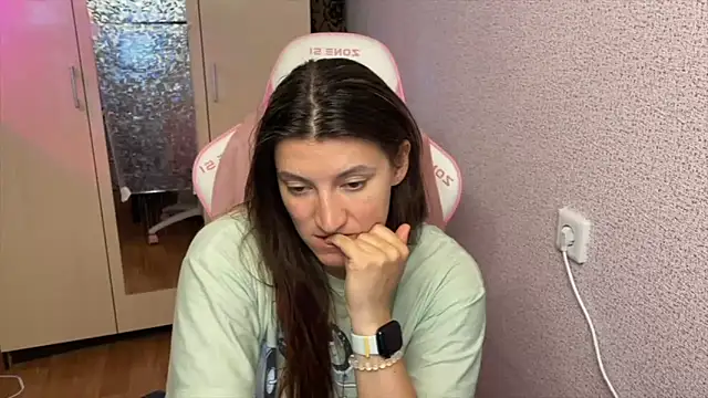 Katrin  kiss online show from April 2026 05:40:01 PM