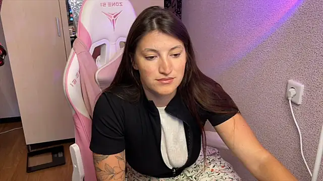 Katrin  kiss online show from June 2026 04:17:02 PM