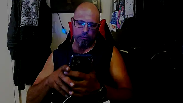 Snapshot of KrazyLegz chatting on October 2025 11:55:01 PM KrazyLegz online show from October 2025 11:55:01 PM