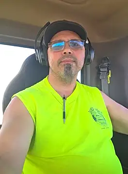 Snapshot of KrazyLegz chatting on October 2025 07:01:02 PM KrazyLegz online show from October 2025 07:01:02 PM