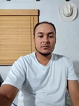 Snapshot of piton77 chatting on May 2026 12:27:02 AM piton77 online show from May 2026 12:27:02 AM