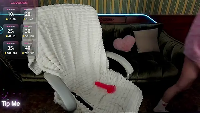 Snapshot of MilaSecrett chatting on December 2024 05:37:02 PM MilaSecrett online show from December 2024 05:37:02 PM