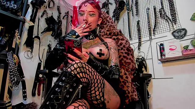 Snapshot of Agatha_BDSM chatting on December 2024 10:23:01 PM Agatha BDSM online show from December 2024 10:23:01 PM