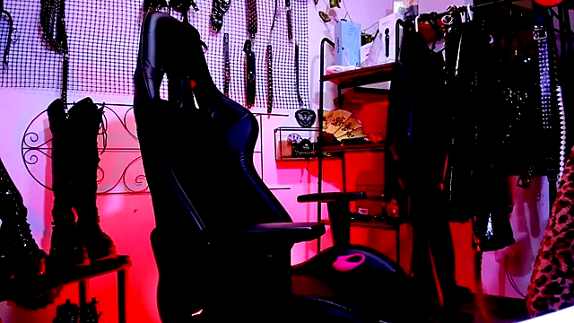 Snapshot of Agatha_BDSM chatting on November 2025 08:42:02 PM Agatha BDSM online show from November 2025 08:42:02 PM