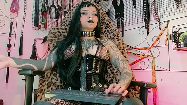 Agatha BDSM online show from April 2026 08:57:02 PM