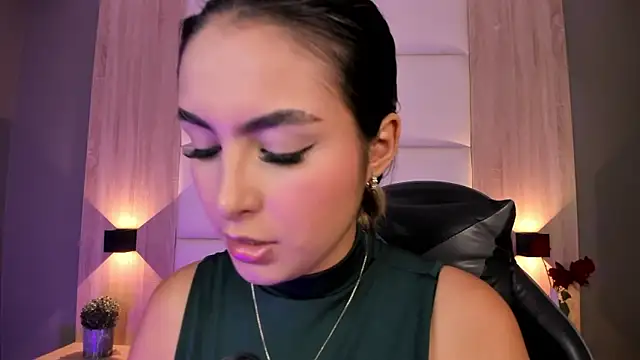 Snapshot of bella1207 chatting on September 2025 07:18:02 PM bella1207 online show from September 2025 07:18:02 PM