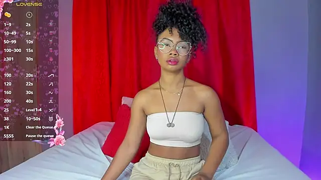 EmmaSmith06 online show from December 2025 05:08:02 PM