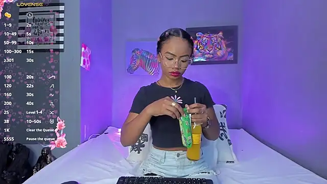 EmmaSmith06 online show from December 2025 05:10:02 PM