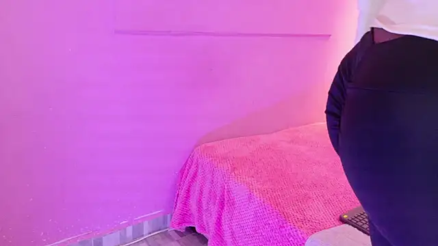 LoveQueen2 online show from March 2026 12:00:01 PM