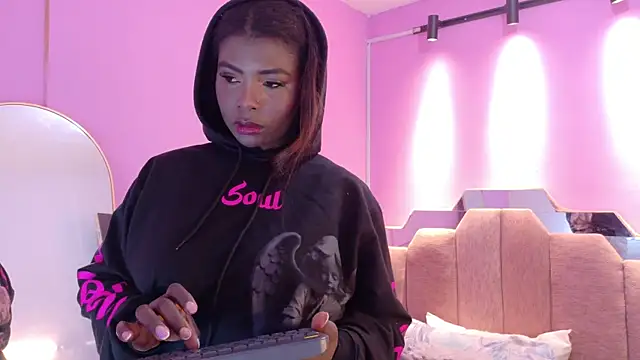 LoveQueen2 online show from May 2026 11:48:01 AM