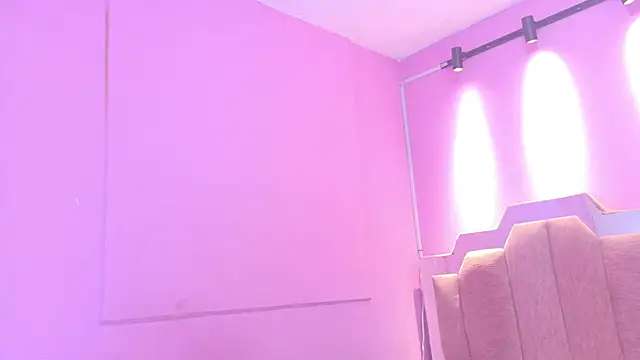 LoveQueen2 online show from May 2026 12:01:02 PM