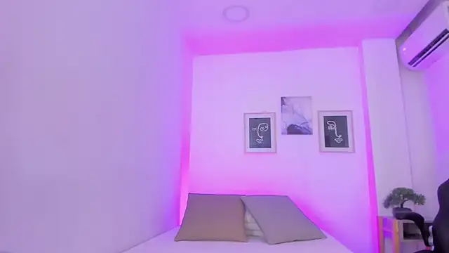 emelie 89 online show from December 2024 01:14:01 PM