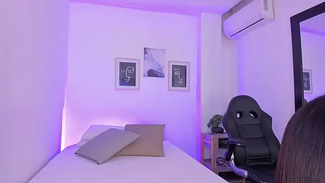 emelie 89 online show from February 2025 11:43:02 AM