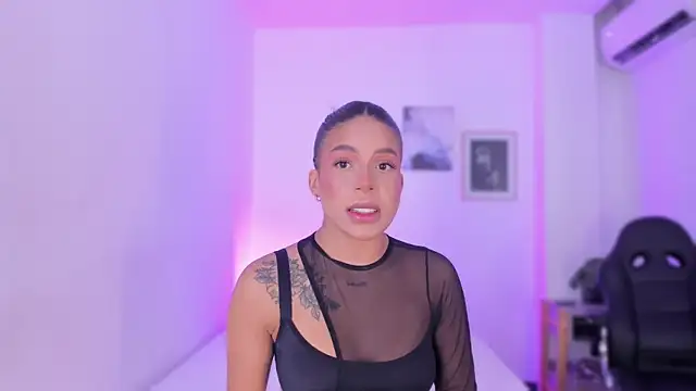 emelie 89 online show from February 2025 11:51:01 AM