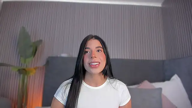 emelie 89 online show from May 2026 12:32:01 PM