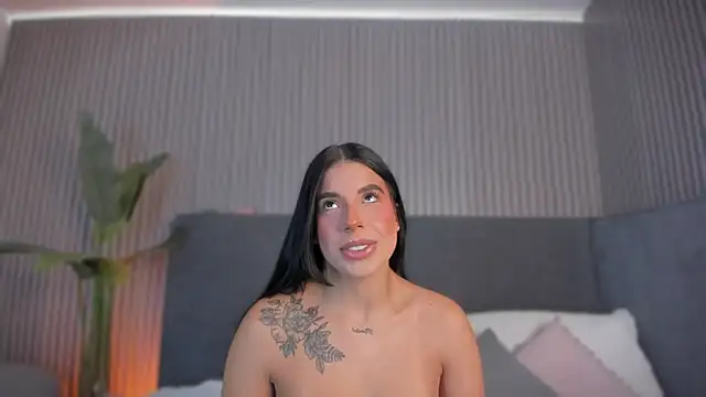 emelie 89 online show from May 2026 12:13:02 PM