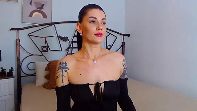 YvonneEverlee online show from December 2024 11:34:02 PM