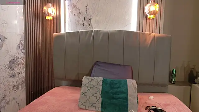 Danielaa a online show from October 2025 01:26:02 AM