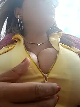 Afroditecash online show from November 2025 06:18:01 PM