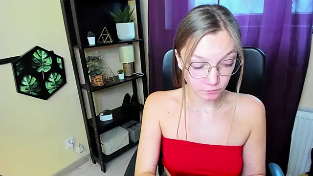 Snapshot of EmillyPlay chatting on January 2025 10:27:01 AM EmillyPlay online show from January 2025 10:27:01 AM
