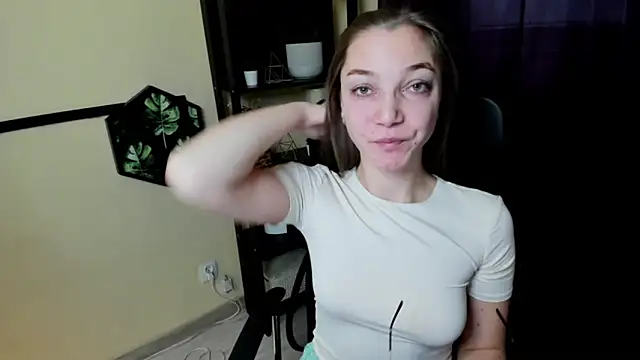 Snapshot of EmillyPlay chatting on February 2025 06:51:02 AM EmillyPlay online show from February 2025 06:51:02 AM