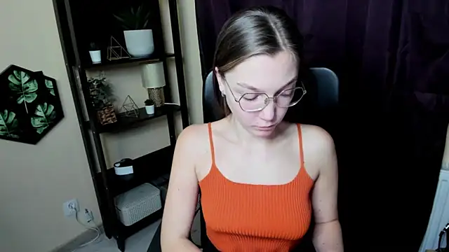 Snapshot of EmillyPlay chatting on February 2025 07:59:02 PM EmillyPlay online show from February 2025 07:59:02 PM