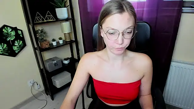 Snapshot of EmillyPlay chatting on March 2025 01:18:01 PM EmillyPlay online show from March 2025 01:18:01 PM
