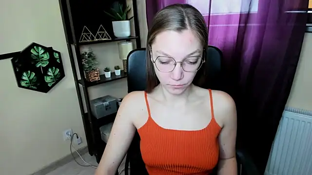 Snapshot of EmillyPlay chatting on March 2025 06:49:02 AM EmillyPlay online show from March 2025 06:49:02 AM