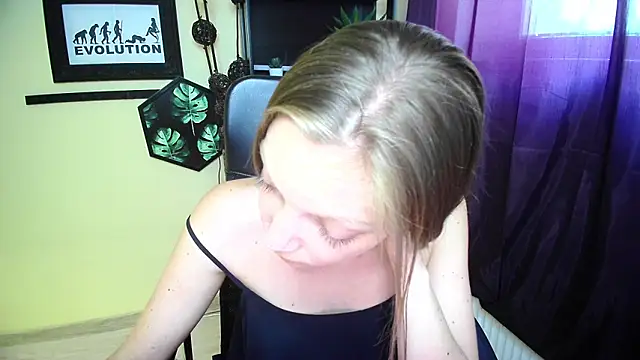 EmillyPlay online show from June 2026 02:33:01 PM