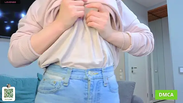 Snapshot of DonnaBurkee chatting on October 2025 04:11:01 AM DonnaBurkee online show from October 2025 04:11:01 AM